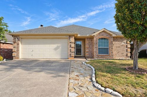 9304 Marilyn Ct, White Settlement, TX, 76108-3563 | Card Image