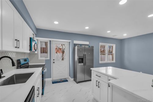 585 Elwood Rd, East Northport, NY, 11731-5631 | Card Image