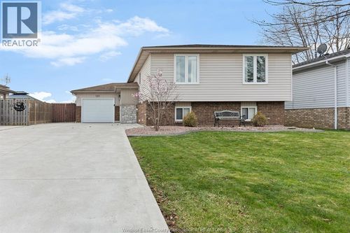 121 Mediterranean Ave, Amherstburg, ON, N9V3X7 | Card Image