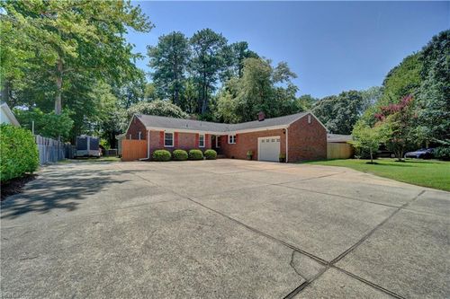 636 Little Neck Rd, Virginia Beach, VA, 23452-5846 | Card Image