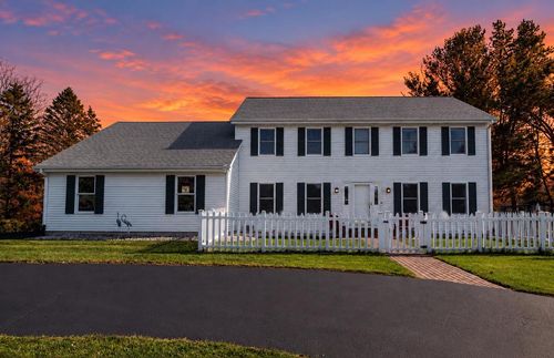 2478 Hannemann Rd, Grafton, WI, 53024-9619 | Card Image
