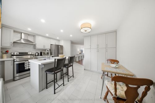 2-209 Hunter St E, Hamilton, ON, L8N1N1 | Card Image