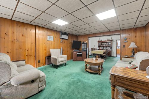 77 79th Pl, Glendale, NY, 11385-7537 | Card Image