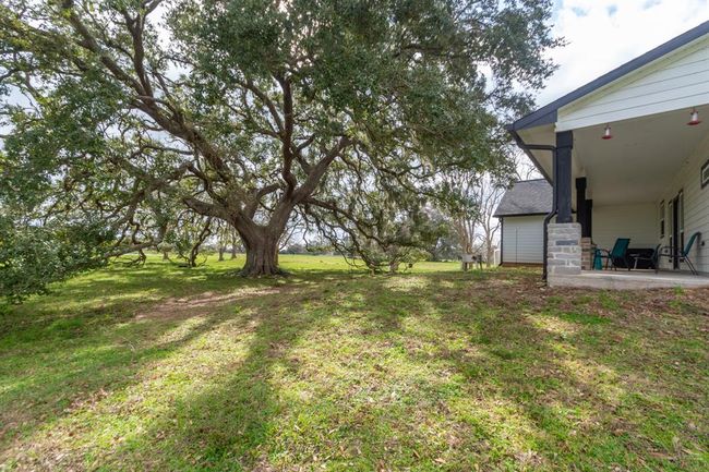202 Horse Shoe Trl, House other with 3 bedrooms, 2 bathrooms and 2 parking in Angleton TX | Image 29
