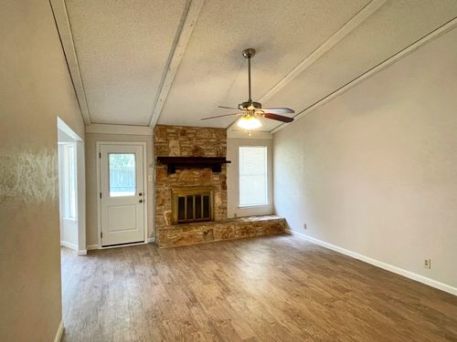906 Acorn Oaks Dr, Austin, TX, 78745-5541 | Card Image