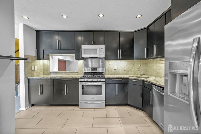 462 Harwick Ct, Townhouse with 2 bedrooms, 3 bathrooms and null parking in Piscataway NJ | Image 7