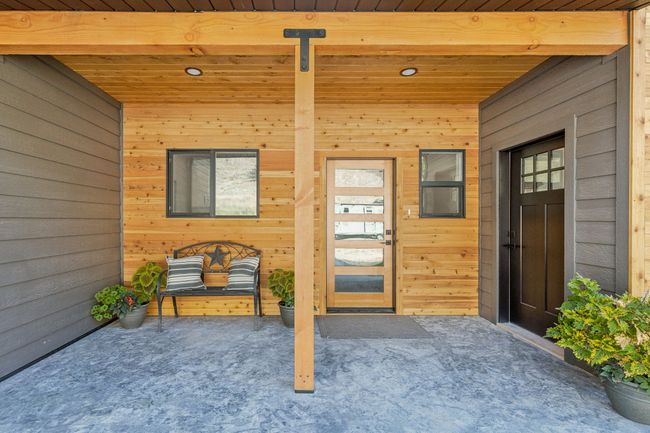 View of property entrance | Image 10
