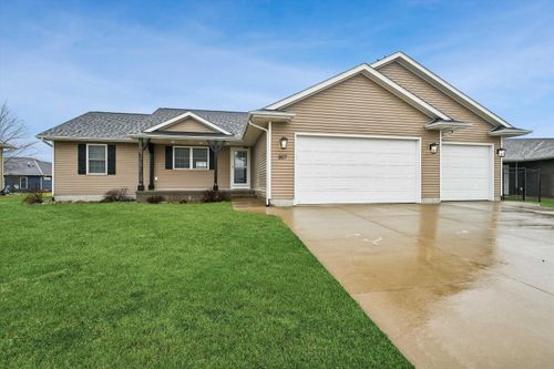 807 Juniper Dr, Independence, IA, 50644-9716 | Card Image