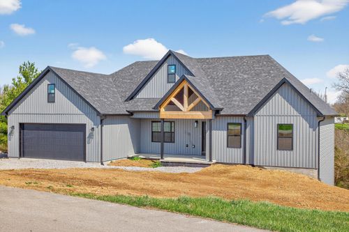 195 Lakeland Dr, Harrodsburg, KY, 40330-8431 | Card Image