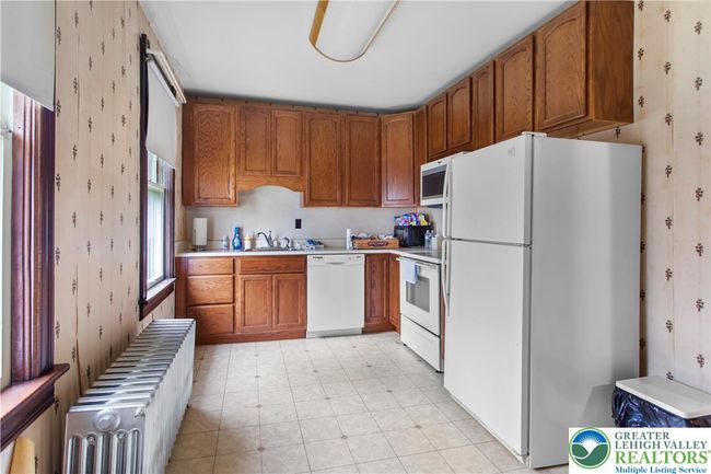 170 S Whitfield St, Home with 3 bedrooms, 2 bathrooms and 4 parking in Nazareth PA | Image 13
