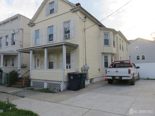 325 Goodwin St, Perth Amboy, NJ, 08861-3917 | Card Image