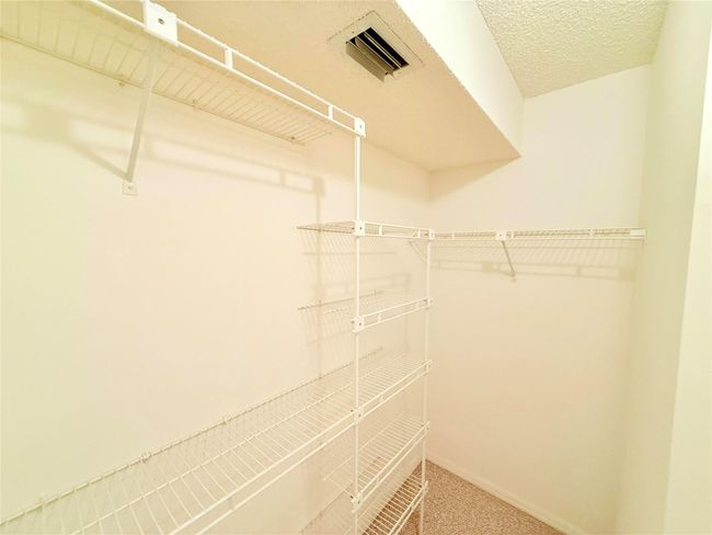 Master closet | Image 12
