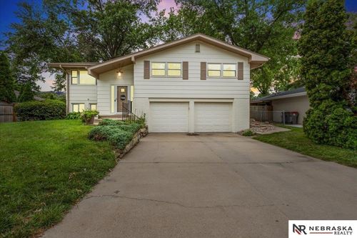 3911 Spruce St, Lincoln, NE, 68516-1058 | Card Image