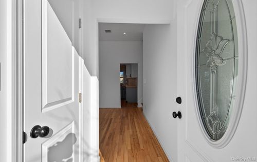 2675 Anthony Ave, Bellmore, NY, 11710-4619 | Card Image