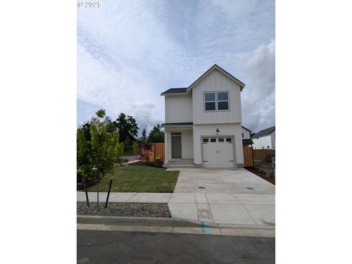 841 Chestnut Way, Silverton, OR, 97381-2533 | Card Image