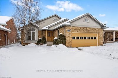 4301 Kevin Dr, House other with 2 bedrooms, 2 bathrooms and 6 parking in Niagara Falls ON | Image 2