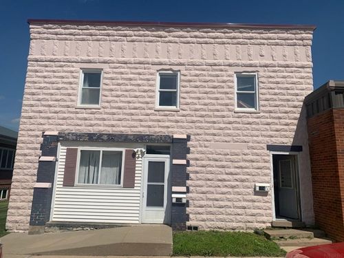 604 8th St, Grundy Center, IA, 50638-1328 | Card Image