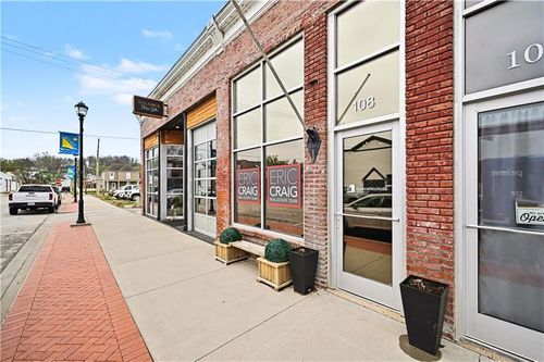 108 S Bridge St, Smithville, MO, 64089-8307 | Card Image