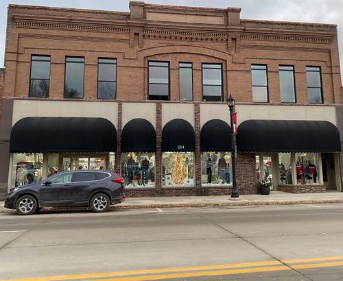 614 Central Ave, Estherville, IA, 51334-2241 | Card Image