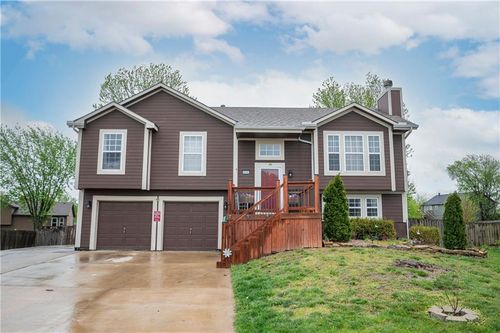 955 Stone Creek Cir, Gardner, KS, 66030-9463 | Card Image