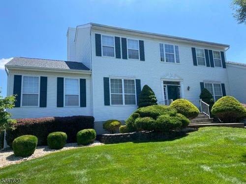 7 Country Woods Dr, Kendall Park, NJ, 08824-1539 | Card Image