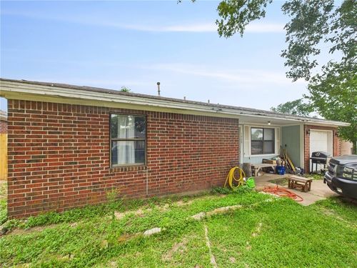 1008 Bittle Ln, Bryan, TX, 77803-4410 | Card Image