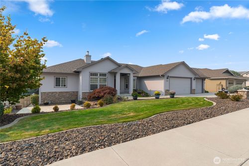 1992 Stoneridge Dr, East Wenatchee, WA, 98802-4069 | Card Image