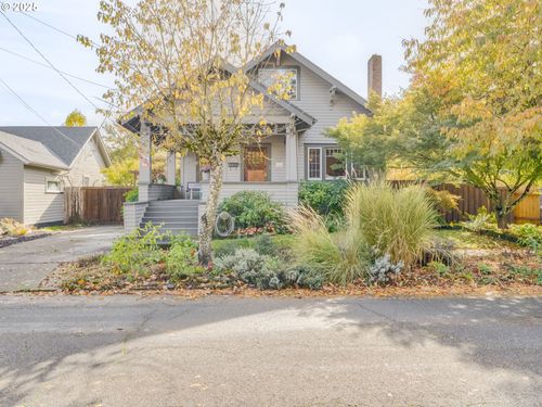 318 Ne 8th St, McMinnville, OR, 97128-4707 | Card Image