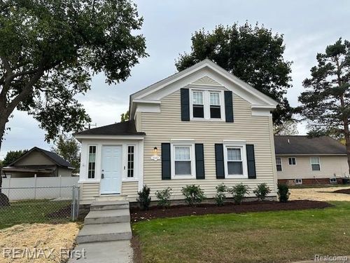 35487 Glover St, Wayne, MI, 48184-2454 | Card Image