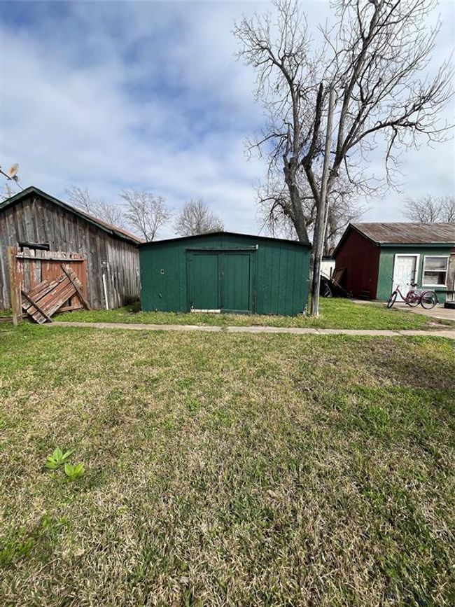 16305 De Zavalla Rd, Home with 2 bedrooms, 2 bathrooms and null parking in Channelview TX | Image 11