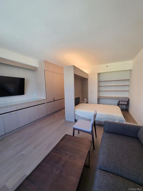 11d-13327 39th Avenue, New York, NY, 11354 | Card Image