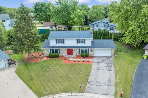 837 Wexford Court, HARTLAND, WI, 53029 | Card Image