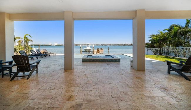 Outdoor entertaining space with amazing views | Image 24