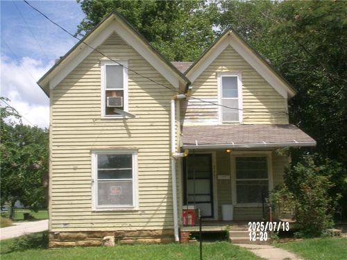 211 W Madison St, Yates Center, KS, 66783-1222 | Card Image