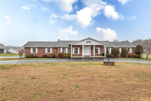 104 Industry Ln, Uniontown, PA, 15401-5178 | Card Image