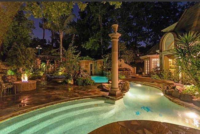 Eat-in Pool Bar | Image 5