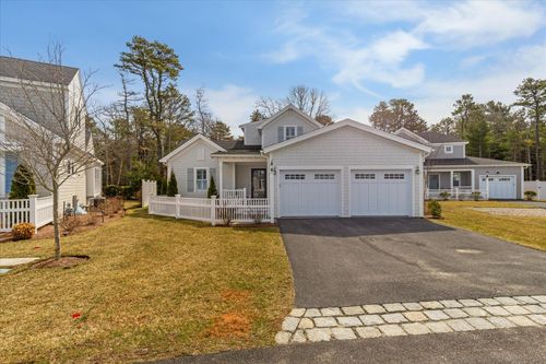 4 Cobblestone Cir, Mashpee, MA, 02649-2951 | Card Image