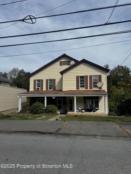 829 Raines St, Scranton, PA, 18509-1127 | Card Image