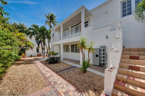 1-570 Ne 68th St, Miami, FL, 33138-5641 | Card Image