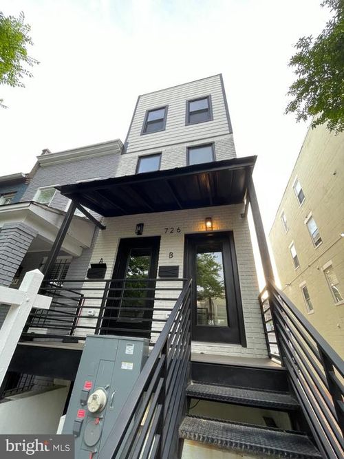726 11th St Ne, WASHINGTON, DC, 20002-3738 | Card Image