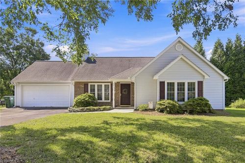 6315 Hampton Knoll Rd, Clemmons, NC, 27012-7059 | Card Image