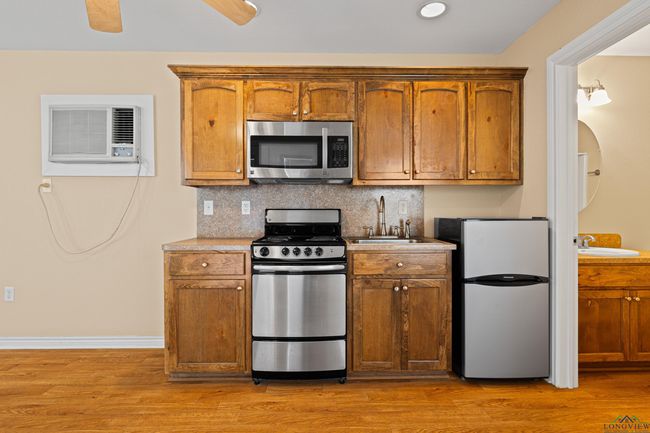 411 W Austin St, House other with 3 bedrooms, 2 bathrooms and null parking in Jefferson TX | Image 37
