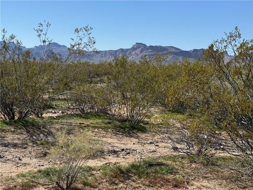 11074 Unkar Dr, Golden Valley, AZ, 86413 | Card Image