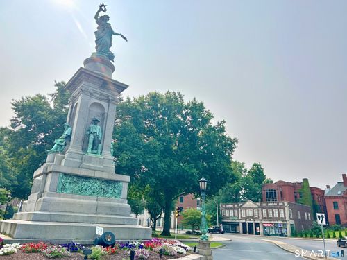 2i-135 W Main St, Waterbury, CT, 06702-2017 | Card Image