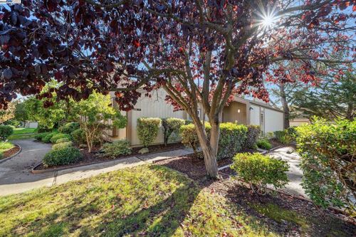 3201 Fiji Ln, Alameda, CA, 94502-6918 | Card Image