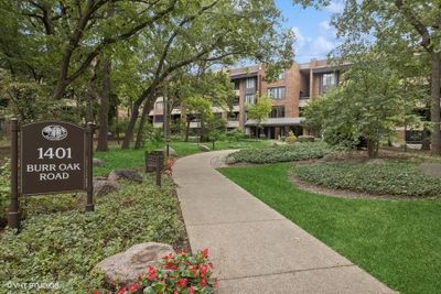 117B - 1401 Burr Oak Road, Condo with 3 bedrooms, 2 bathrooms and 2 parking in Hinsdale IL | Image 1