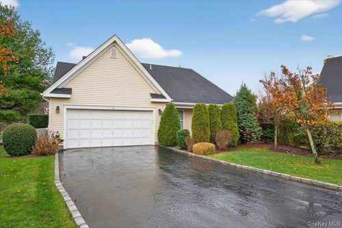 41 Golden Spruce Dr, Calverton, NY, 11933-1486 | Card Image