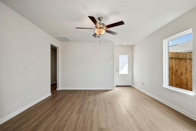 313 Grayson Baw Ln, House other with 3 bedrooms, 2 bathrooms and 2 parking in Waller TX | Image 8