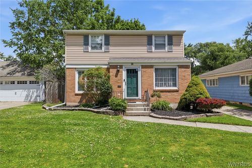 16 Paramount Pkwy, Buffalo, NY, 14223-1047 | Card Image