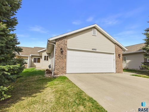 4552 E 49th St Street, Sioux Falls, SD, 57110 | Card Image